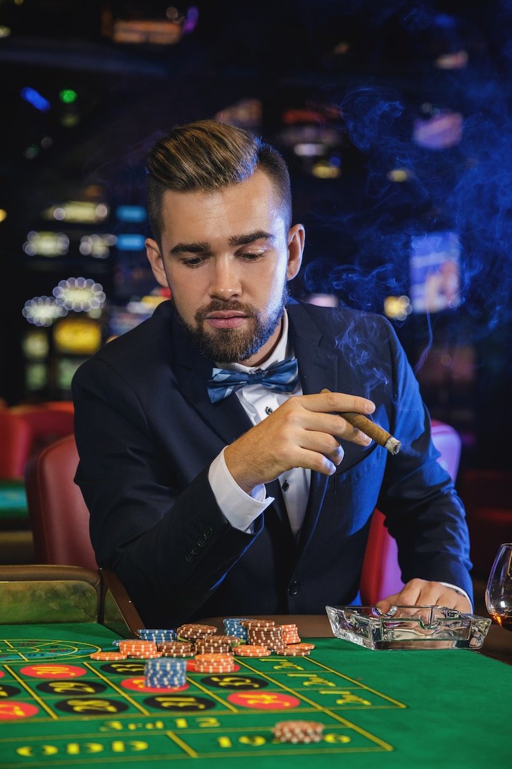 Filipino player placing bets on phsk mobile sports betting platform